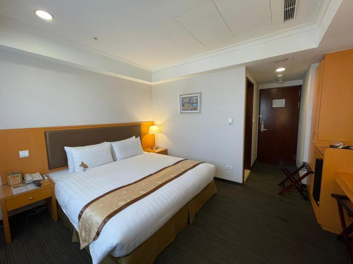 Fuward Hotel Tajnan Kültér fotó