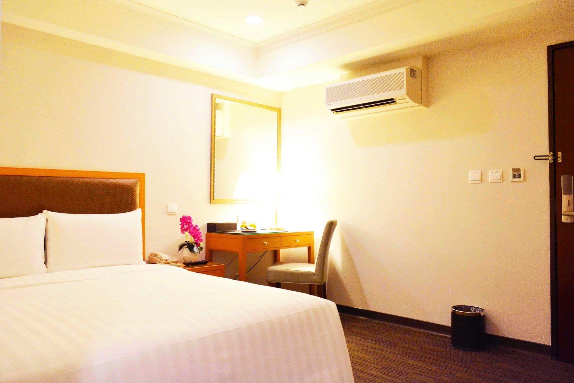 Fuward Hotel Tajnan Kültér fotó