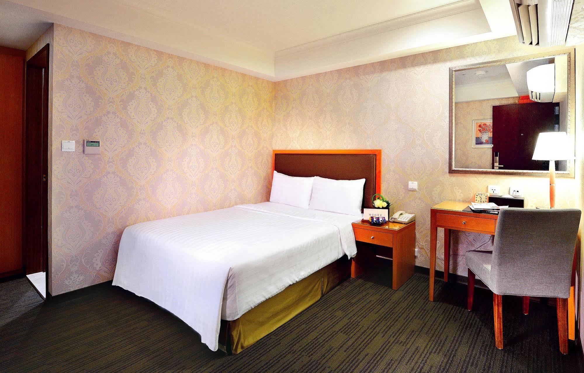 Fuward Hotel Tajnan Kültér fotó